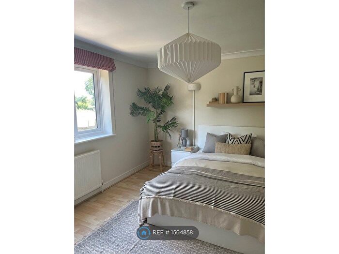 6 Bedroom Terraced House To Rent In Nightingale Shott, Egham, TW20