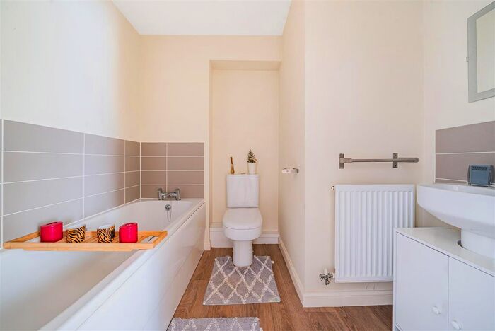 2 Bedroom Flat For Sale In Naiad Road, Pentrechwyth, Swansea, SA1