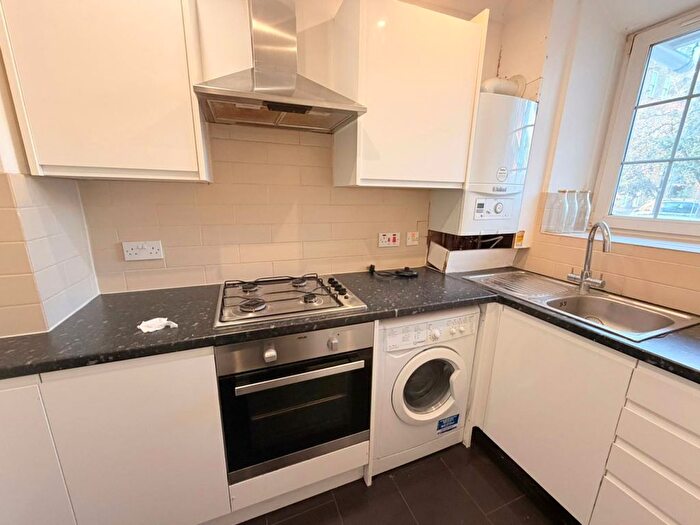 2 Bedroom Flat To Rent In Long Lane, London, SE1