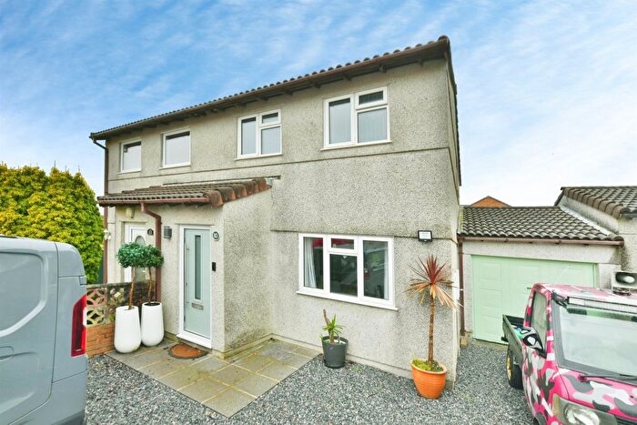 3 Bedroom Semi-Detached House For Sale In Blackthorn Close, Plymouth, PL6