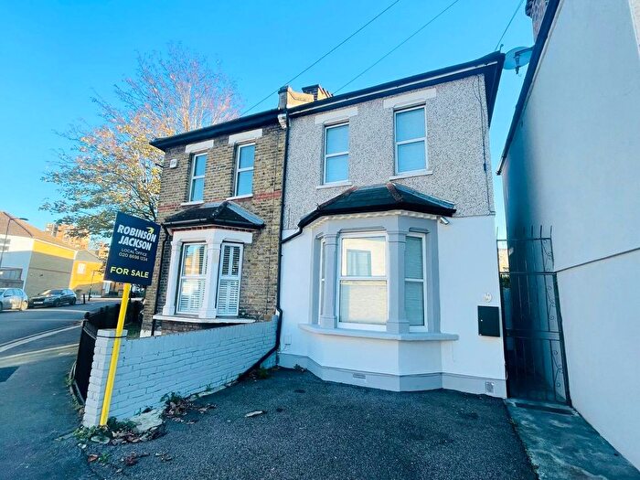 3 Bedroom End Terrace House For Sale In Wildfell Road, London, SE6