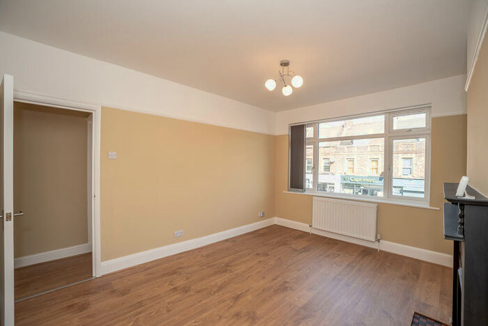 2 Bedroom Apartment To Rent In St. Marys Lane, Upminster, Essex, RM14