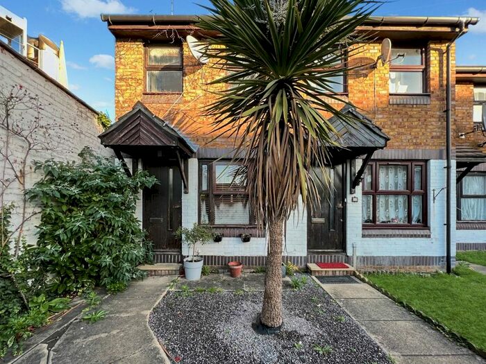 3 Bedroom End Of Terrace House To Rent In Longbridge Way, London, Greater London, SE13