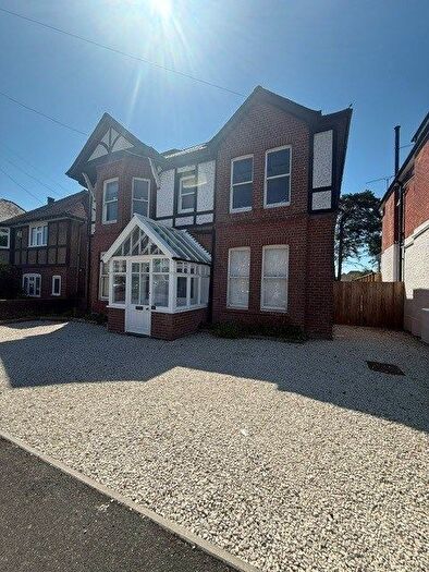 1 Bedroom Flat To Rent In Herbert Road, BH4