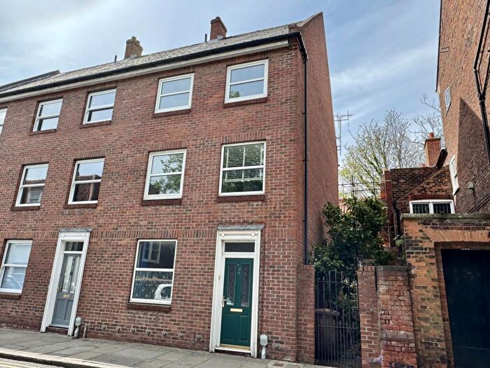 3 Bedroom End Terrace House To Rent In Lairgate, Beverley, HU17