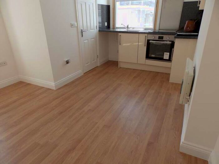 1 Bedroom Studio Flat To Rent In Brunswick Street, Teignmouth, TQ14