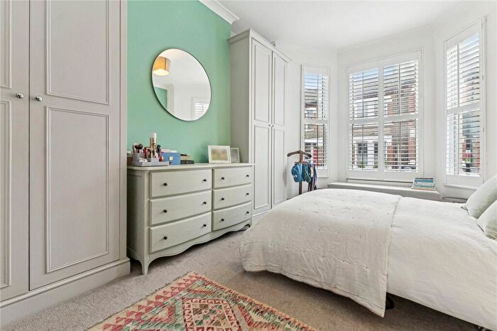 2 Bedroom Apartment For Sale In Kathleen Road, SW11