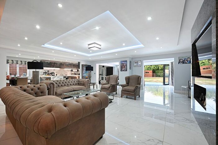 5 Bedroom Detached House For Sale In Heathfield Road, Bushey, WD23