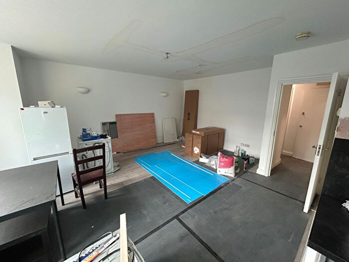 2 Bedroom Flat To Rent In Brondesbury Villas, London, NW6