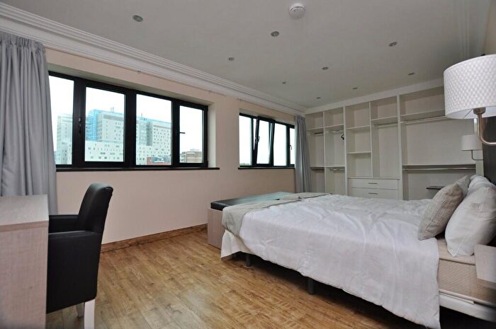 4 Bedroom Apartment To Rent In Commercial Road, London, E1