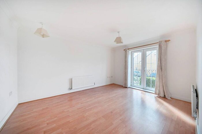 2 Bedroom Flat For Sale In Honiton Gardens, Mill Hill East, London, NW7