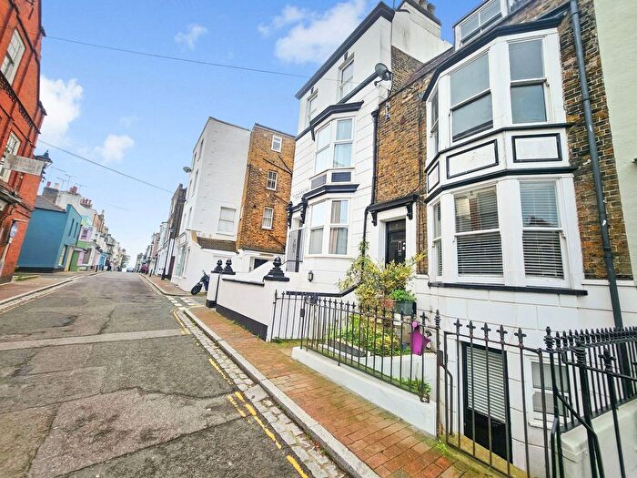 2 Bedroom Flat For Sale In Addington Street, Ramsgate, CT11