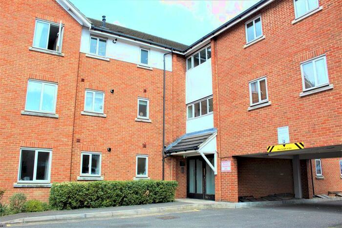 2 Bedroom Flat To Rent In Fielding Way, Westcliff-On-Sea, SS0