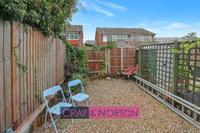 2 Bedroom Flat To Rent In Woodside Road, Woodside, SE25