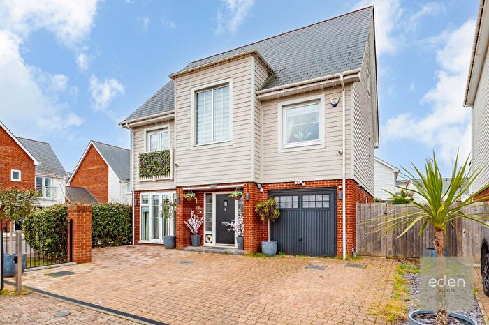 5 Bedroom Detached House For Sale In Whitby Close, Snodland, ME6
