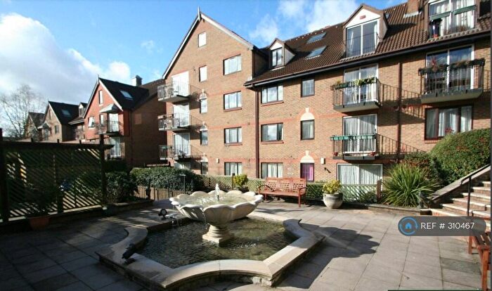 2 Bedroom Flat To Rent In French Apartments, Purley, CR8