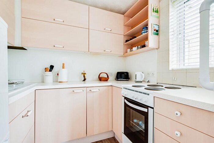 1 Bedroom Apartment For Sale In St. Marys Mead, Witney, OX28