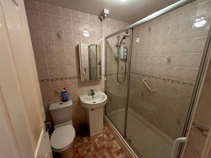 1 Bedroom Flat For Sale In Ashley Court, Hatfield, AL10