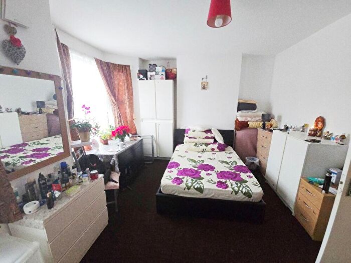 1 Bedroom Flat To Rent In Halley Road, Manor Park, Newham, London, E12