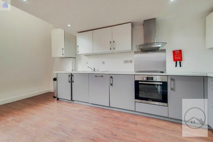 2 Bedroom Flat To Rent In The Cut, Waterloo SE1