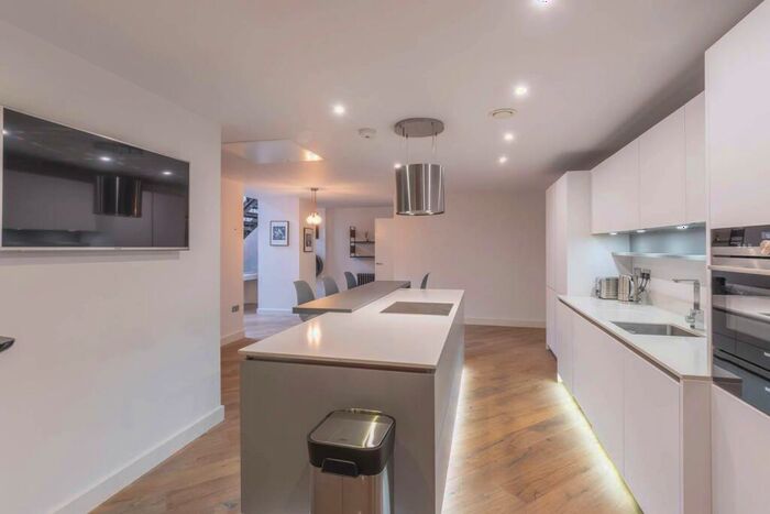 3 Bedroom Apartment To Rent In Queensway House, Livery Street, B3