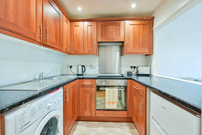 1 Bedroom Flat To Rent In Abingdon Close, Bermondsey, London, SE1