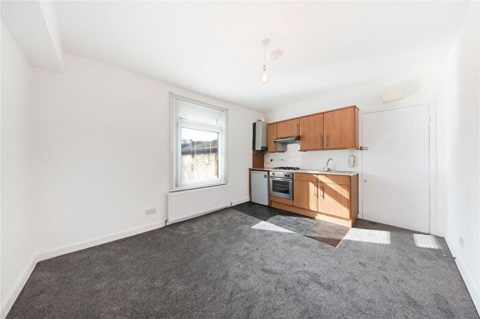 Flat To Rent In Maygrove Road, Kiilburn, NW6