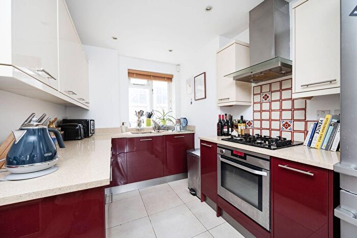 2 Bedroom Flat For Sale In Corfield Street, Bethnal Green, London, E2