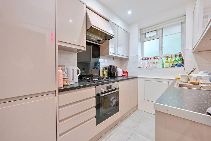 2 Bedroom Flat To Rent In India Way, White City, London, W12