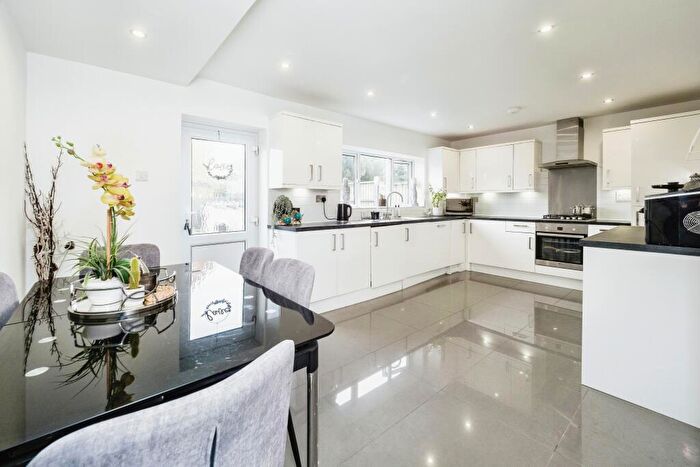 3 Bedroom Terraced House For Sale In Wood Lane, Hornchurch, Essex, RM12