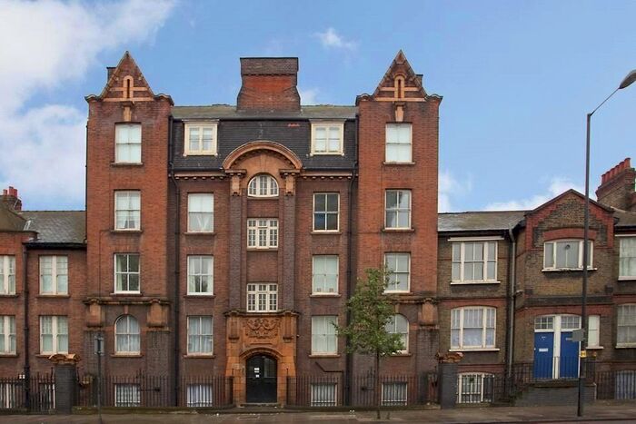 2 Bedroom Flat To Rent In The Highway, London, E1W