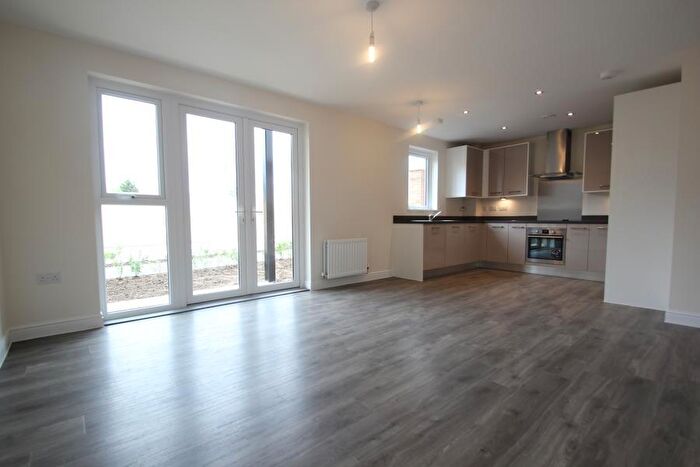 2 Bedroom Flat To Rent In Addlestone, KT15