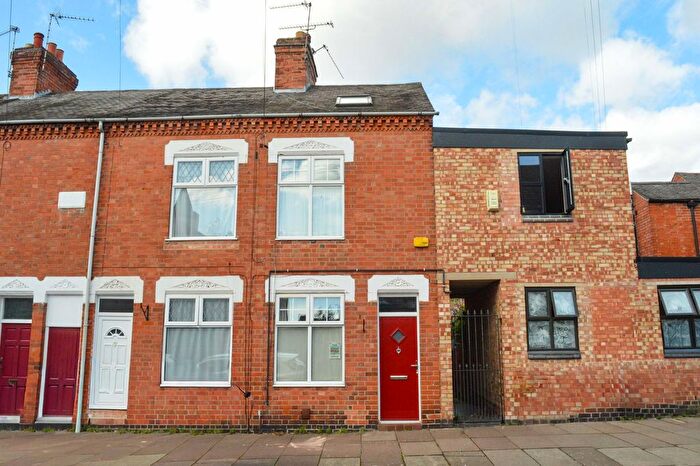 3 Bedroom Terraced House For Sale In Montague Road, Clarendon Park, Leicester, LE2