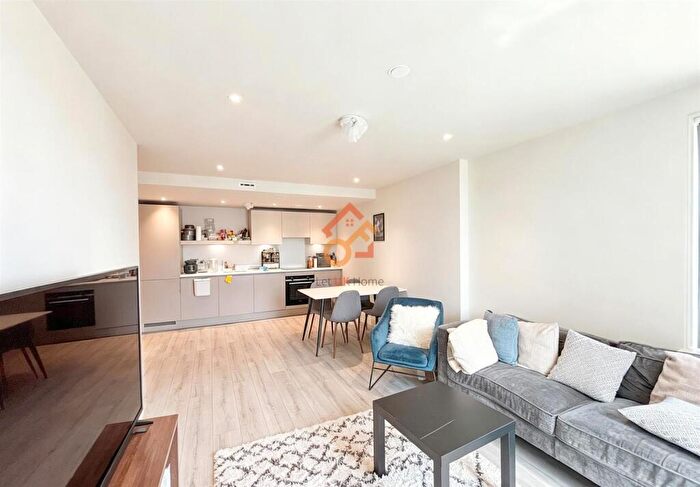 2 Bedroom Flat To Rent In St Martin's Place, Broad Street, Birmingham, B15