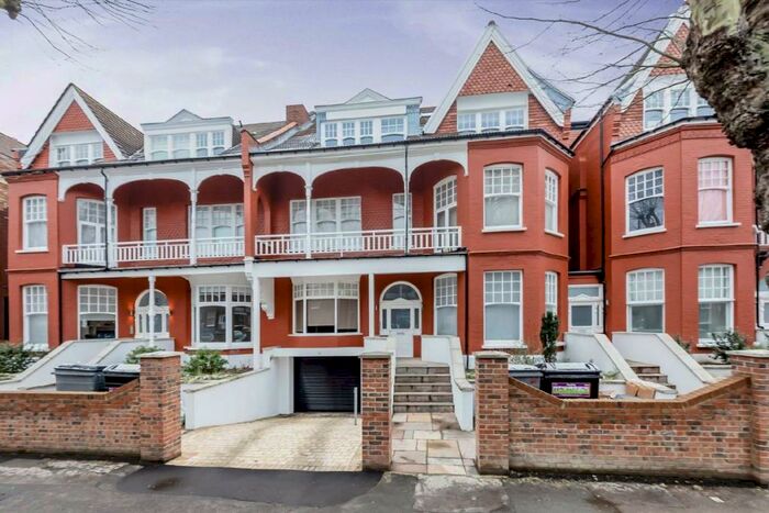 2 Bedroom Flat To Rent In Queens Avenue, London, N10