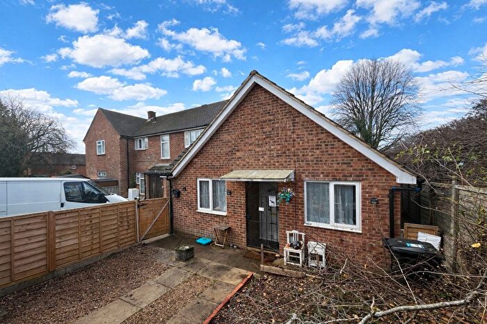 2 Bedroom Detached Bungalow For Sale In Creighton Avenue, St. Albans, AL1