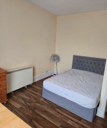 Studio To Rent In Mansfield Road, Ilford, IG1