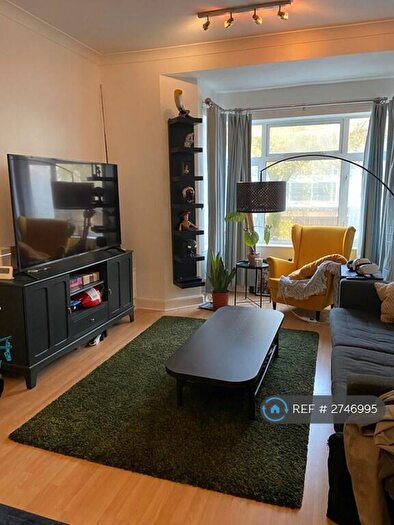 3 Bedroom Flat To Rent In Fitzhamon Embankment, Cardiff, CF11