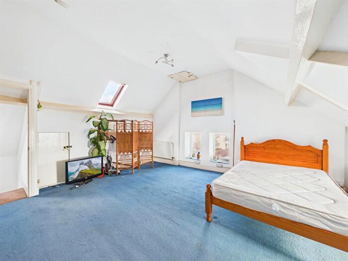 2 Bedroom Apartment For Sale In Victoria Avenue, Porthcawl, CF36