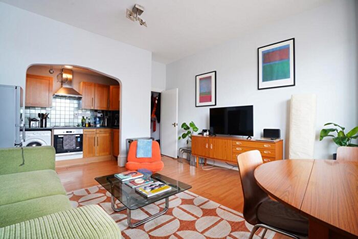 1 Bedroom Apartment To Rent In Gipsy Hill, Crystal Palace, London, SE19