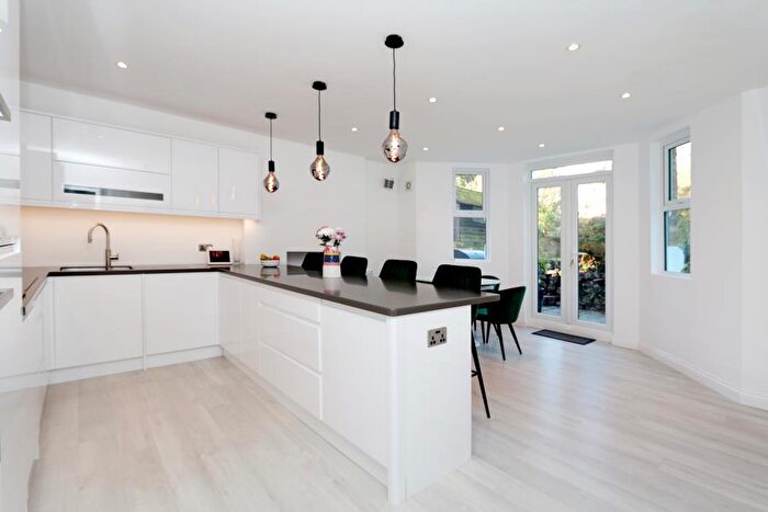 2 Bedroom Apartment To Rent In Adelaide Road, Surbiton, KT6