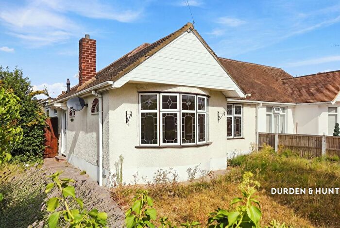 2 Bedroom Semi-Detached Bungalow For Sale In Clyde Crescent, Rayleigh, SS6