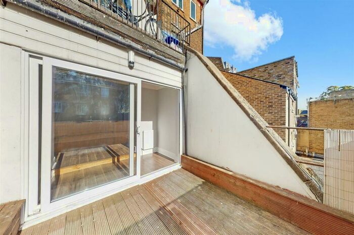 2 Bedroom Apartment To Rent In Bethnal Green Road, Shoreditch, E2