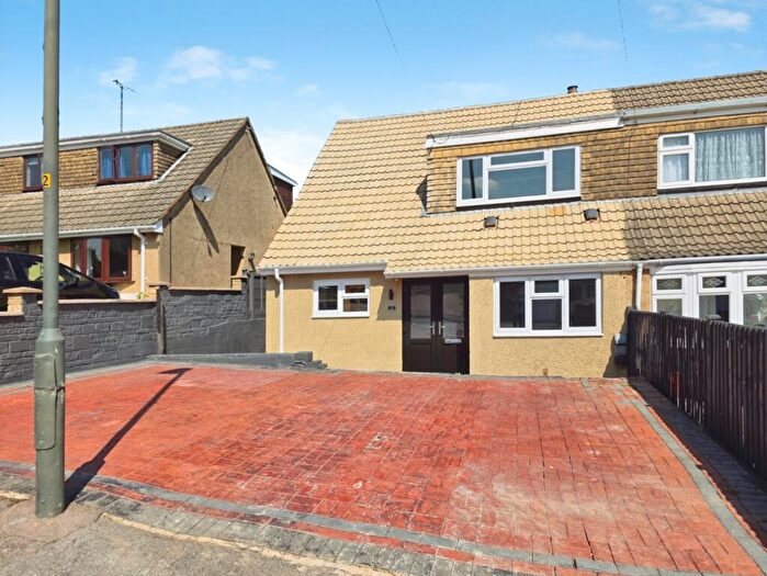 3 Bedroom Semi Detached House For Sale In Park View Drive, Cashes Green, Stroud, GL5