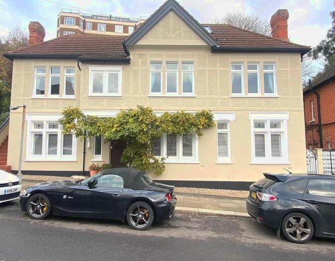 2 Bedroom Flat To Rent In Leigh Park Road, Leigh-On-Sea, SS9