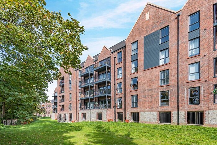 2 Bedroom Flat For Sale In Mill Lane, Maidstone, ME14