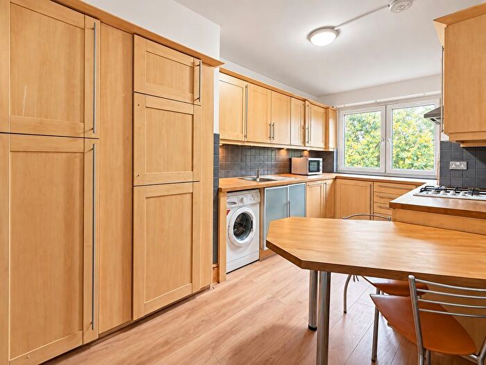 2 Bedroom Flat To Rent In Jamaica Road, SE16