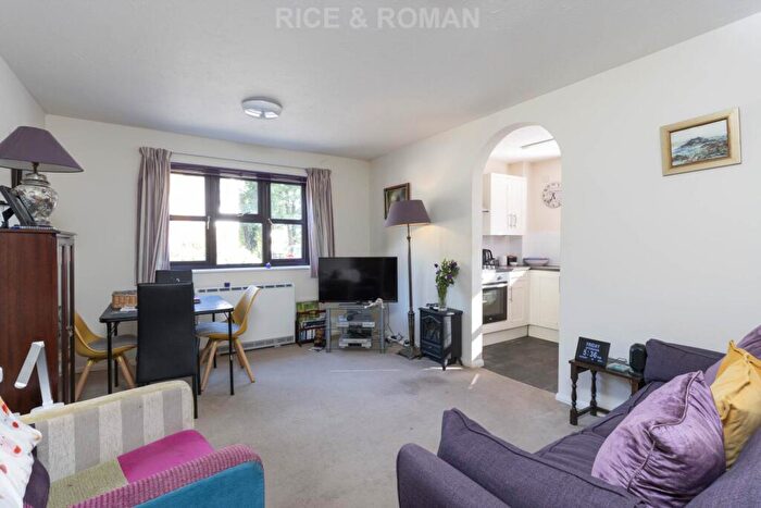 2 Bedroom Retirement Property For Sale In Pitson Close, Addlestone, KT15