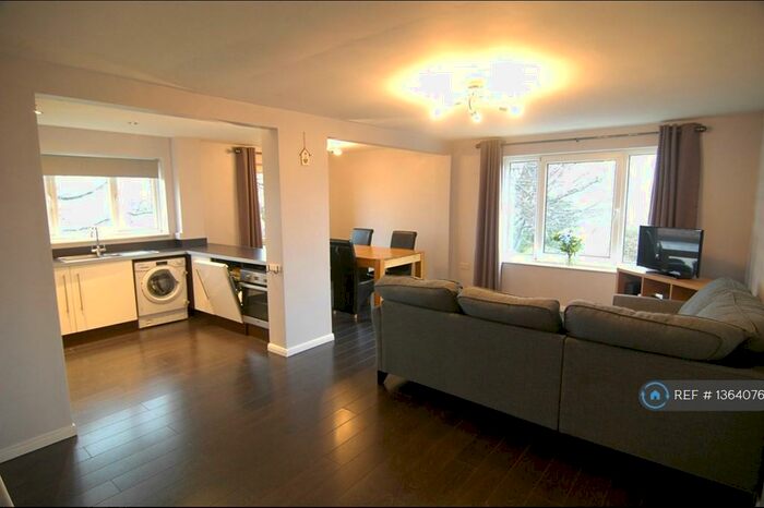 2 Bedroom Flat To Rent In , Sheffield, S17