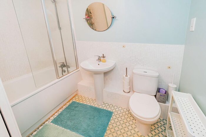 1 Bedroom Flat For Sale In Lindoe Close, Banister Park, Southampton, Hampshire, SO15
